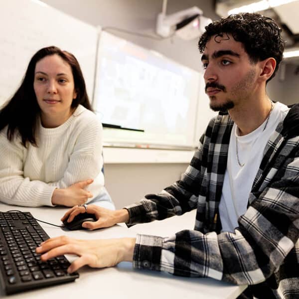 Démarquez-vous sur le marché du travail avec notre formation d’ingénieur informatique section internationale !